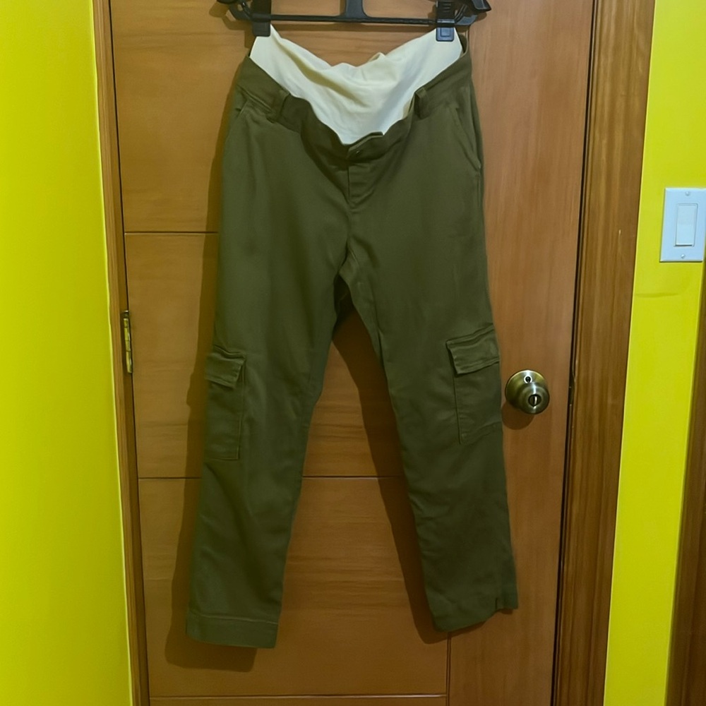 Maternity cargo pants in green